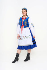 Full five-piece Polish Kaszuby folk ensemble, showcasing the blue pleated skirt and embroidered vest.