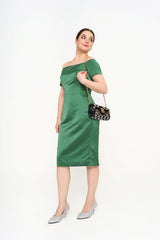 Side view of the emerald Lela Rose dress, illustrating the structured fit through the bodice and the concealed zip fastening, available for rental in Kuala Lumpur, Malaysia.